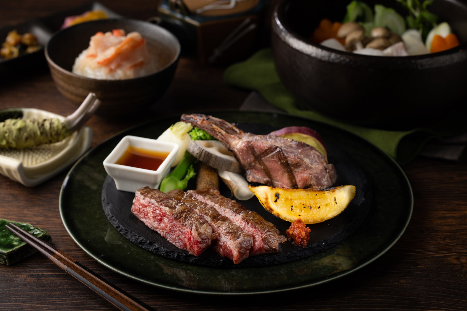 【リーガロイヤルホテル広島】失敗なし！簡単調理でご自宅のクリスマスパーティを一層華やかに。テイクアウト商品『ふたりのフレンチディナー』と『シュトレン』を販売