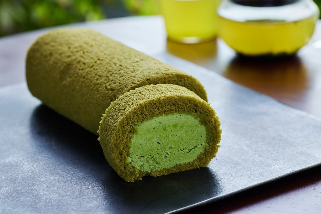 旬のりんごをパティシエの技で美しいケーキに！カフェコムサの「りんごフェア」