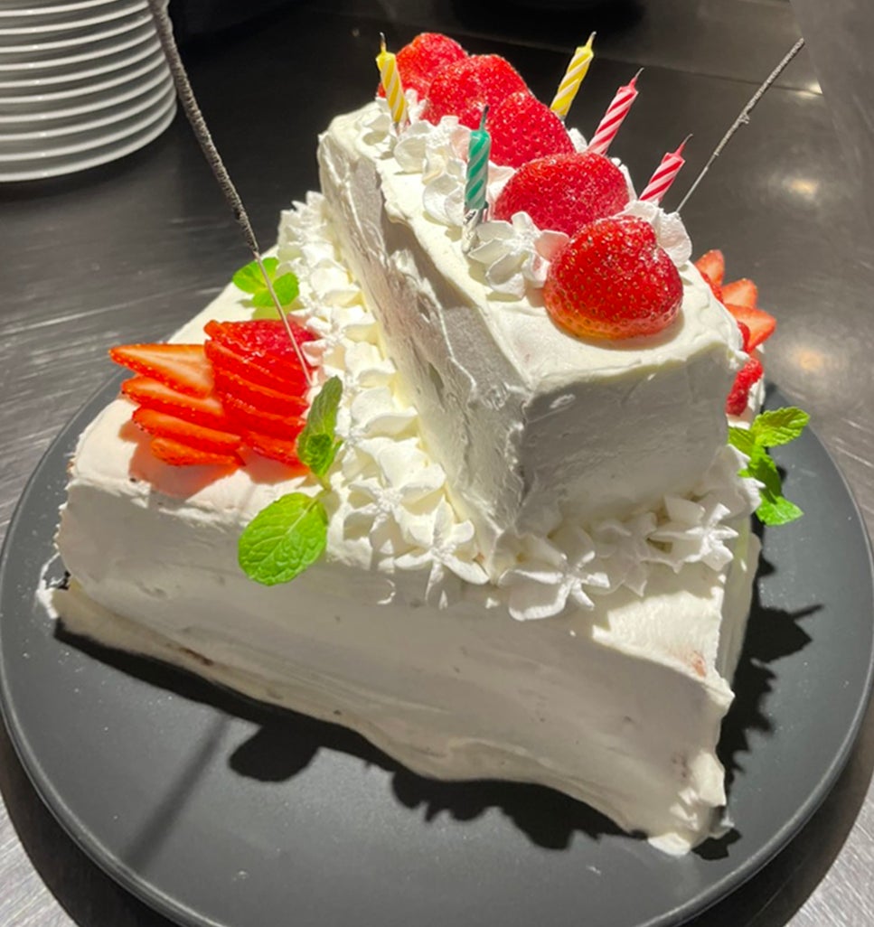 【大丸福岡天神店】「お菓子食べすぎ会社員」がモロゾフ(株)とコラボ！カスタードプリン誕生60周年記念商品２種類を期間限定販売します！