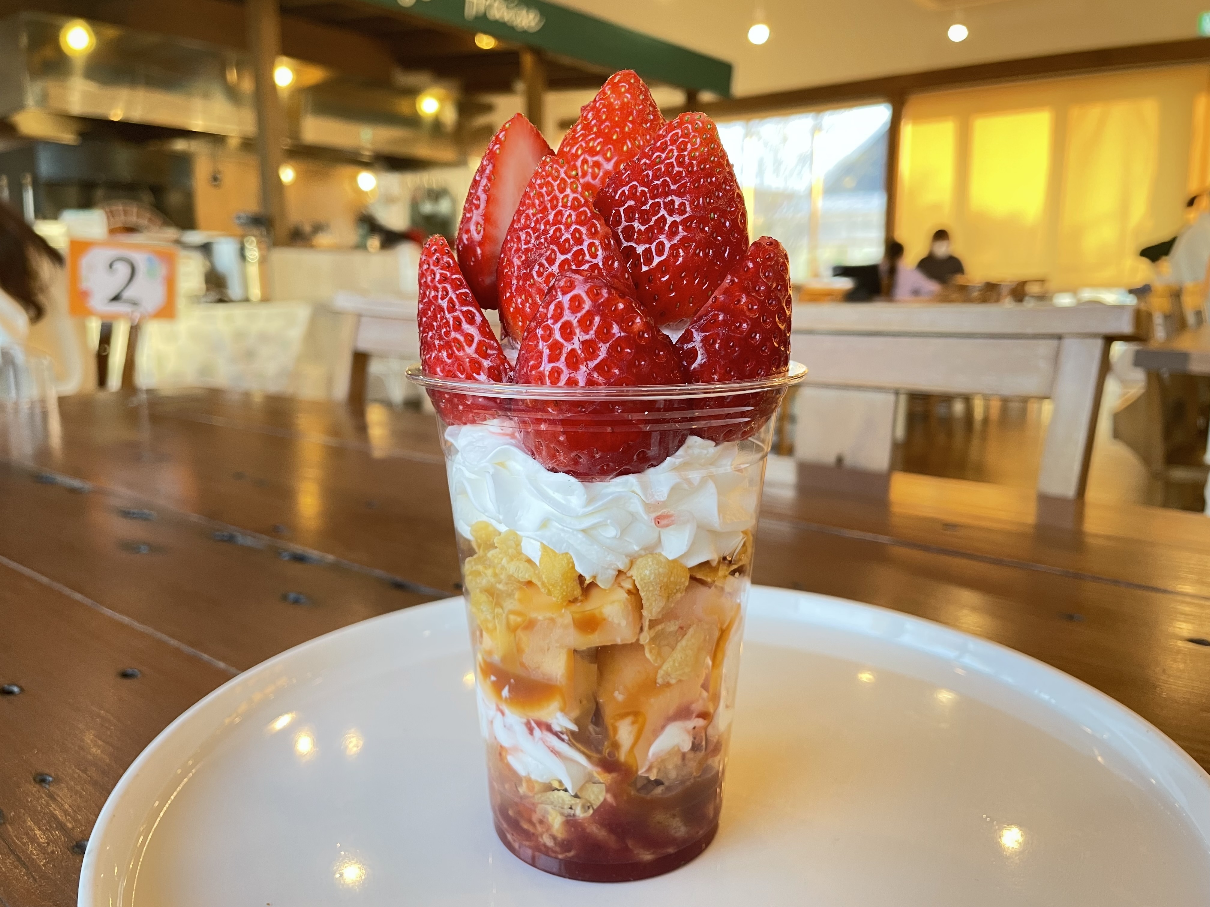 藤原紀香×なかやまきんに君 初共演!ミチタススタンド開店!異色の2人、店員風エプロン姿で登場。カラダもココロも満ちた明日へ、明治メイバランスMICHITAS誕生。