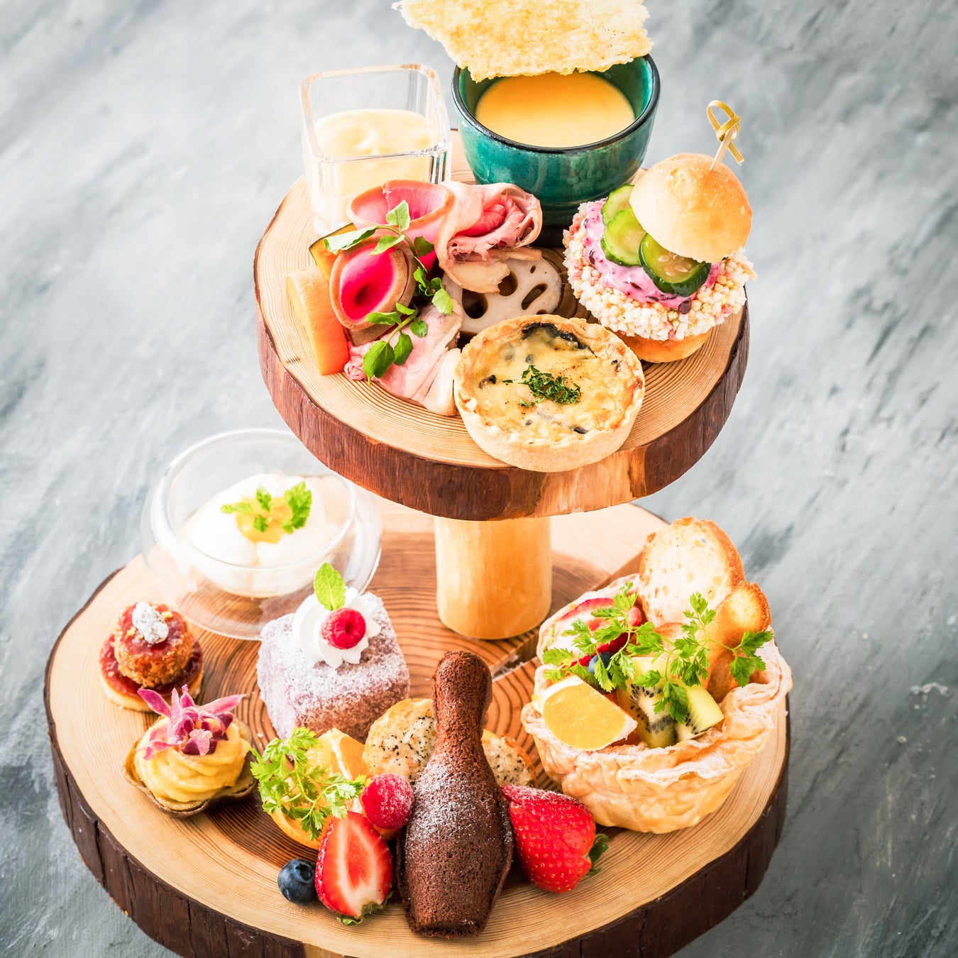 【調査結果】家庭によって「クリスマスの定番」はこんなにも違う！チキンは「フライドチキン」派と「ローストチキン」派が拮抗、「鶏の唐揚げ」も健闘！