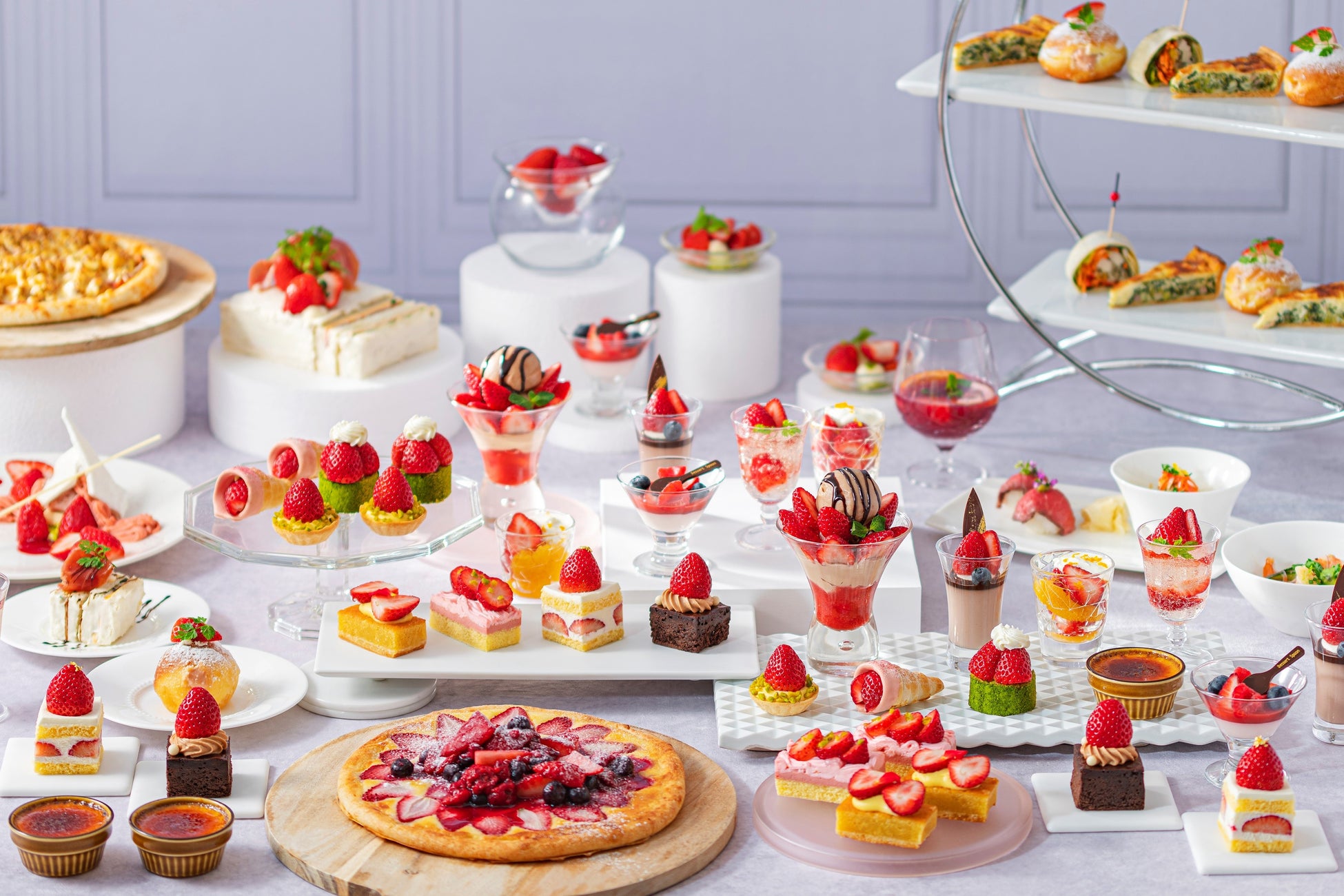 ひと足早い春の訪れを感じるストロベリースイーツ コレクション