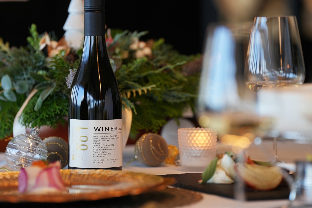 【東京ばな奈】ひとめで笑顔の最新作！永遠の恋人「ミッキーマウス＆ミニーマウス」がテーマのふわふわキャラメルケーキ誕生。記念のポストカード付