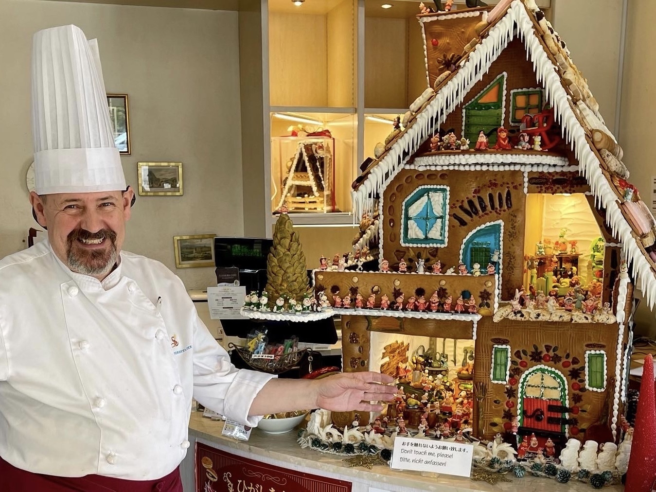 ウィーン菓子で作られた、丸ごと食べられるお菓子の家
「ヘキセンハウス」がクリスマス限定販売開始