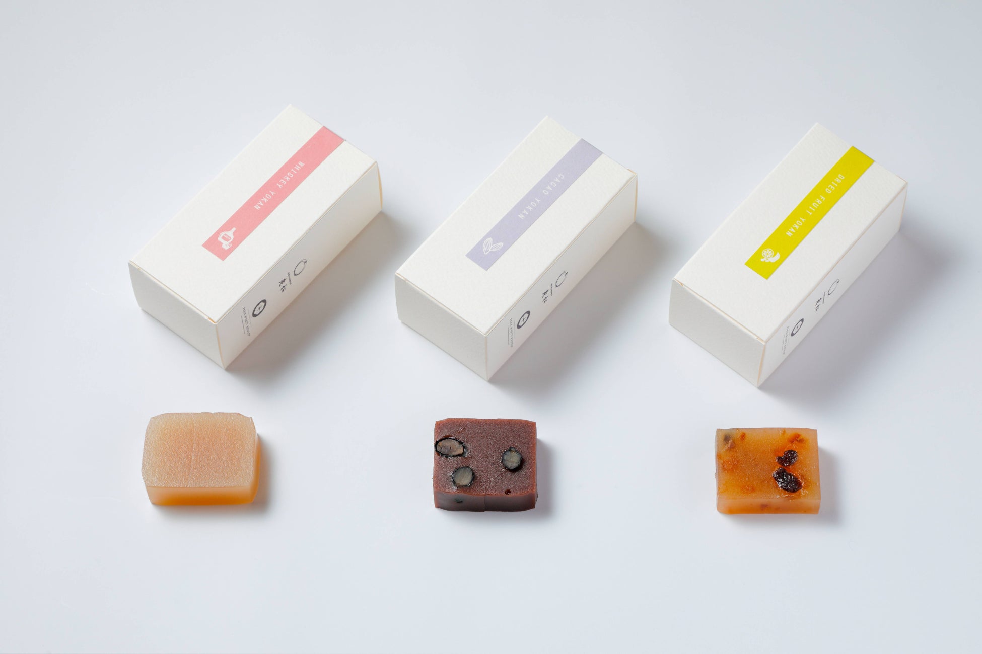 新年を祝うフランスの伝統菓子 ジョエル・ロブションのオリジナルフェーヴ付き『ガレット デ ロワ』