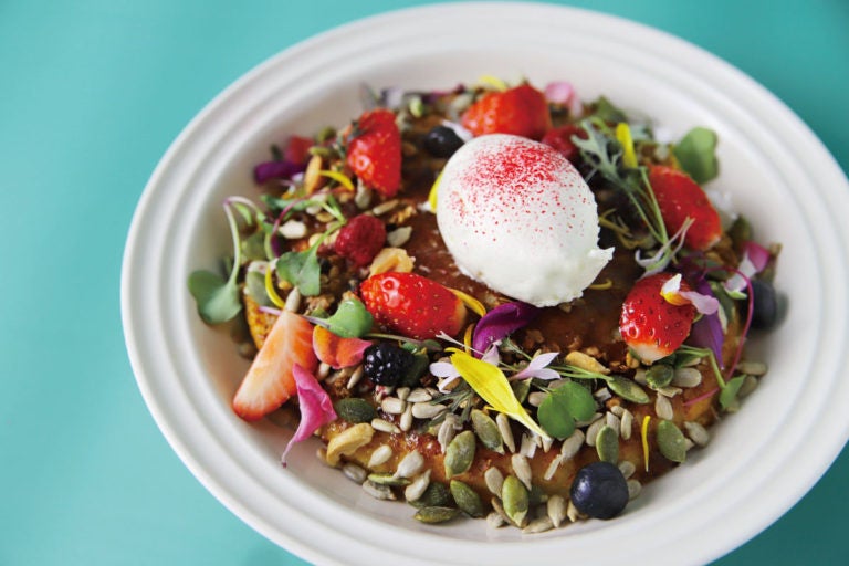 富士山と夕日の絶景を楽しむアジアンカフェ「Ninai」を鎌倉市稲村ケ崎にオープン