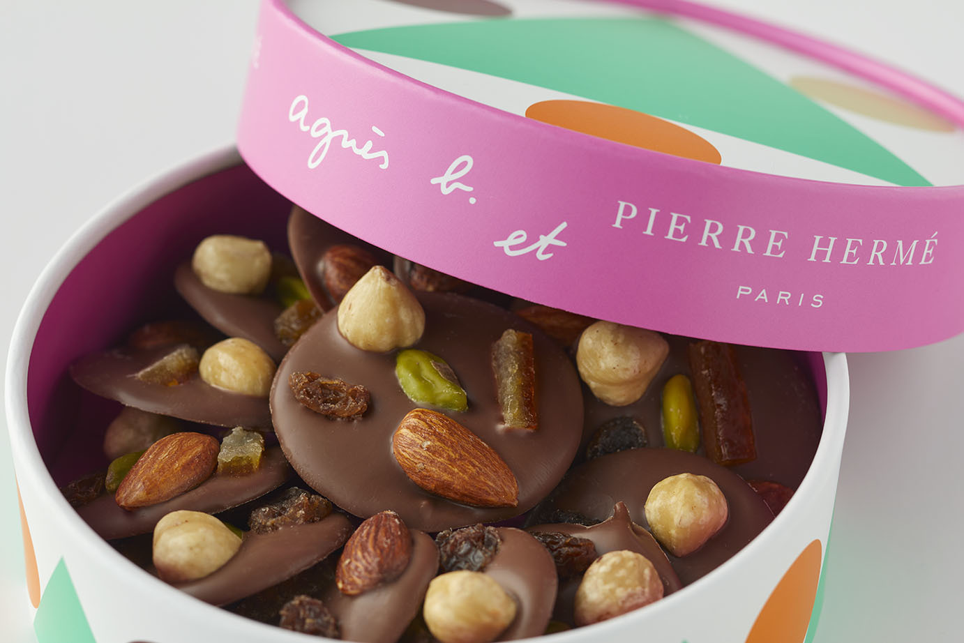 アニエスベー、ピエール・エルメ・パリとの
コラボレーションによるチョコレートを2月1日数量限定販売