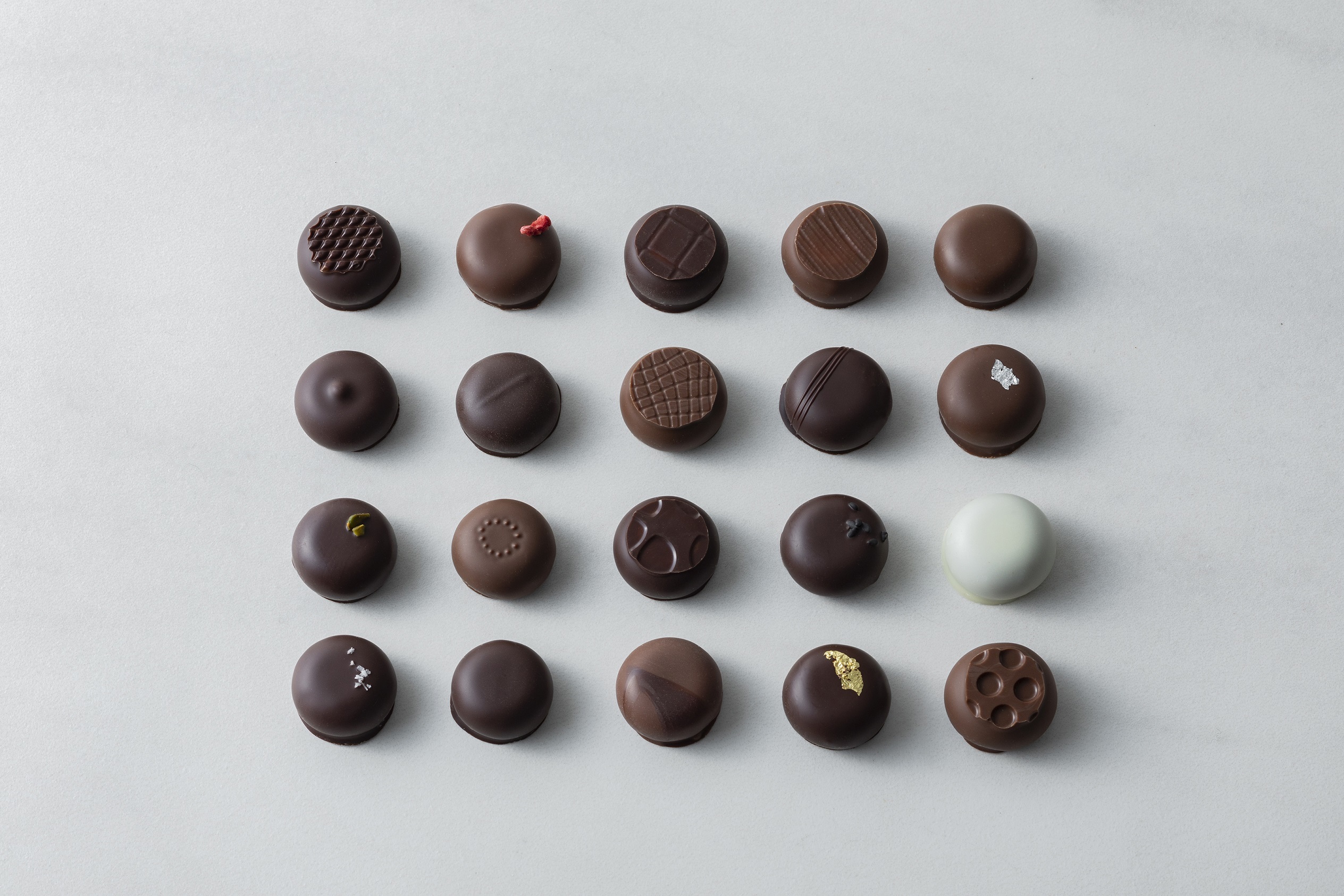 兵庫・塚口のチョコレート専門店
「CHOCOLAT SWEETS TRAVERSEE」より、
バレンタインギフトにぴったりのボンボンショコラに
新フレーバーが10種類登場！