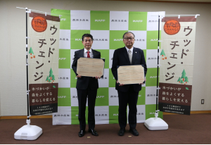 日本マクドナルド、農林水産省と「建築物木材利用促進協定」を締結