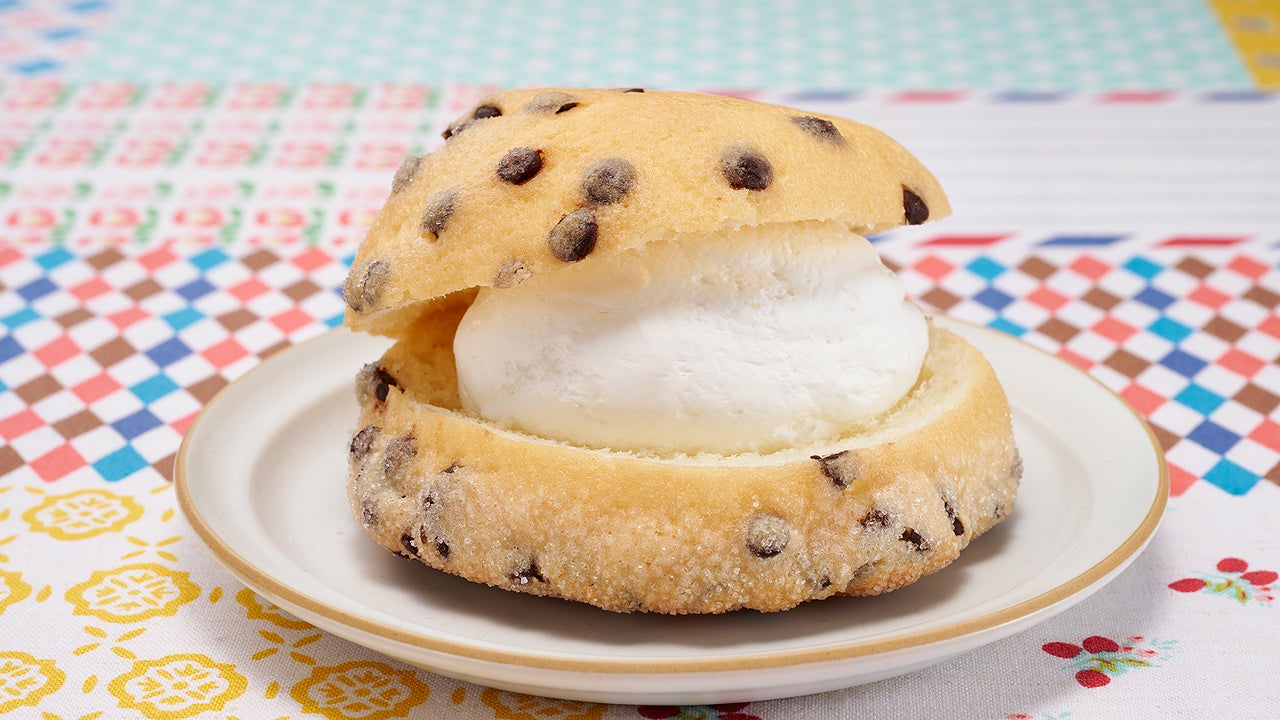 白目剥くほどのウーマさっ。 「かじるピスタチオバターアイス」が新発売！ 元ピスタチオ・伊地知 大樹さんが新たな相方を発表する新CMも公開。