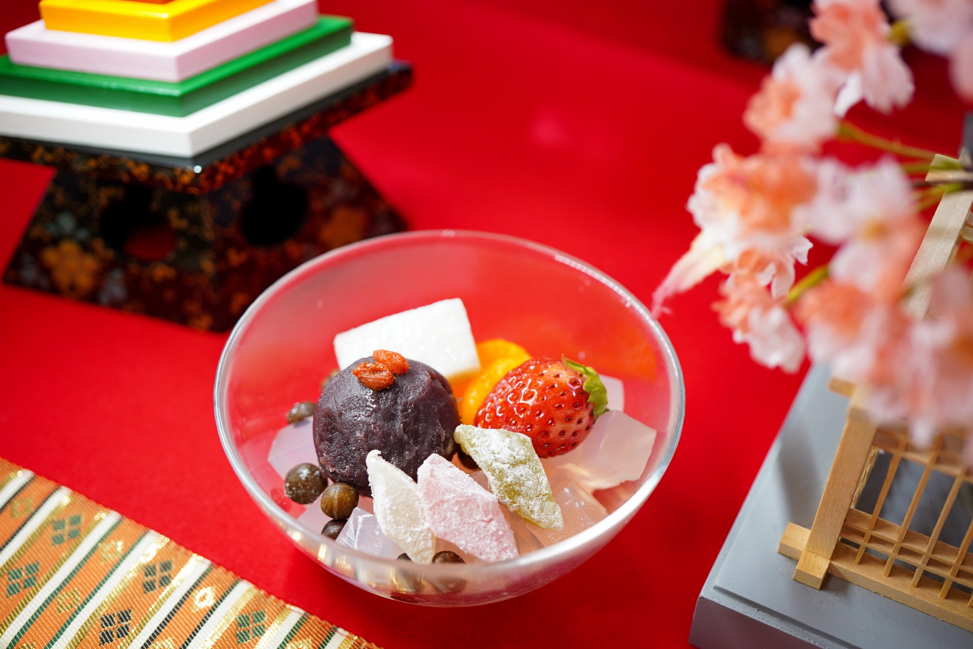 ホワイトデー限定メニューふわとろヨーグルトホイップがフレンチトーストを包む!“雪崩ケーキ”仕立ての楽しい一皿が登場。