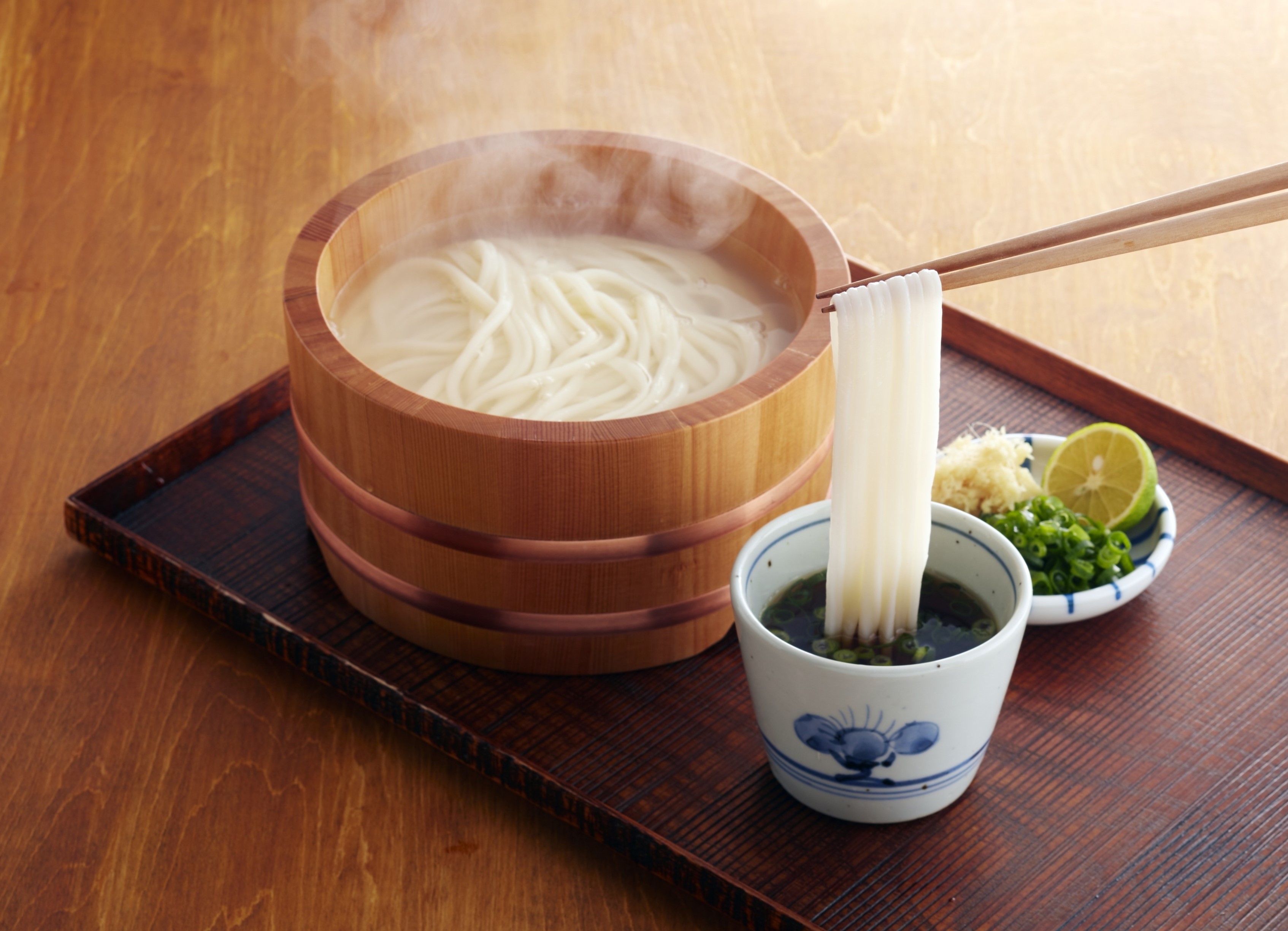 計画比5倍を販売した『飲むジュレ』が
“ホロホロ”食感&賞味期限を延長しリニューアル!
いちご味を新たに加え全5種類を3月1日に発売