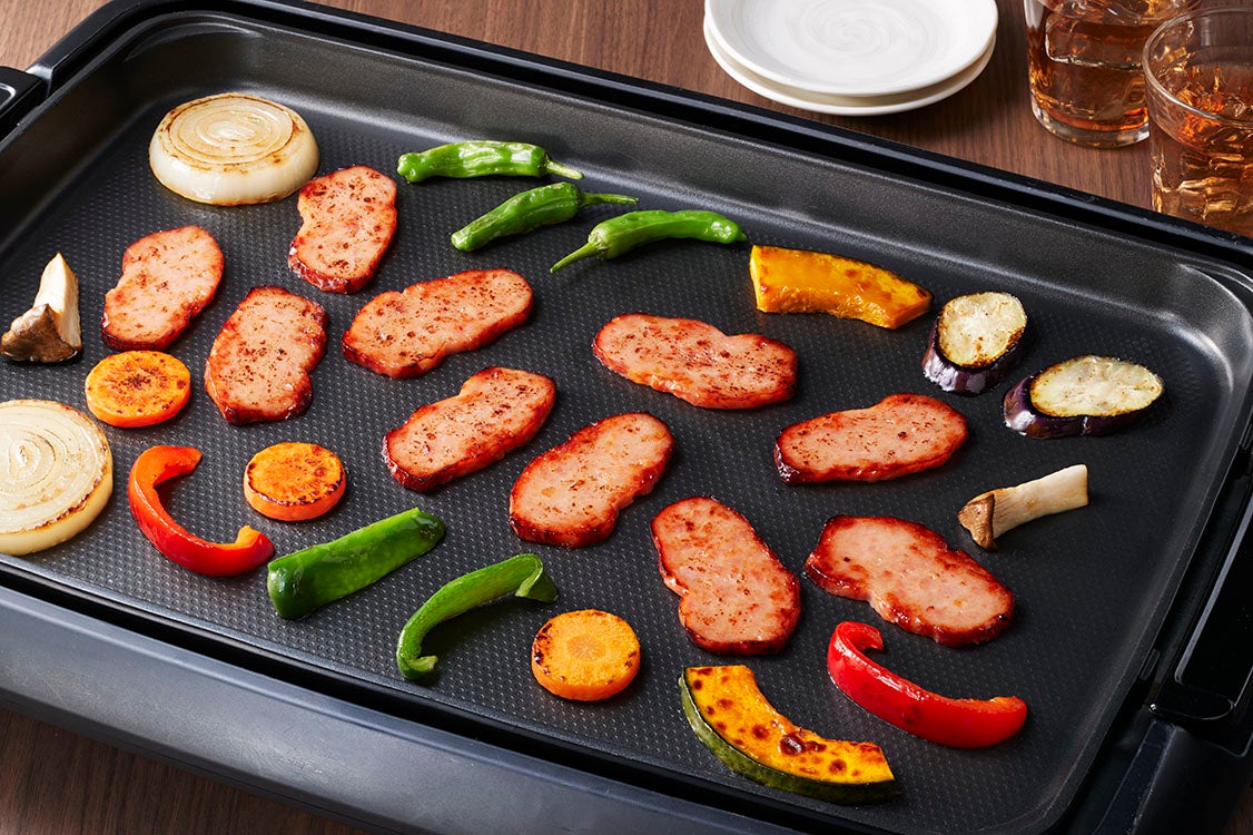 「鉄板焼きタン入りハンバーグ」を新発売