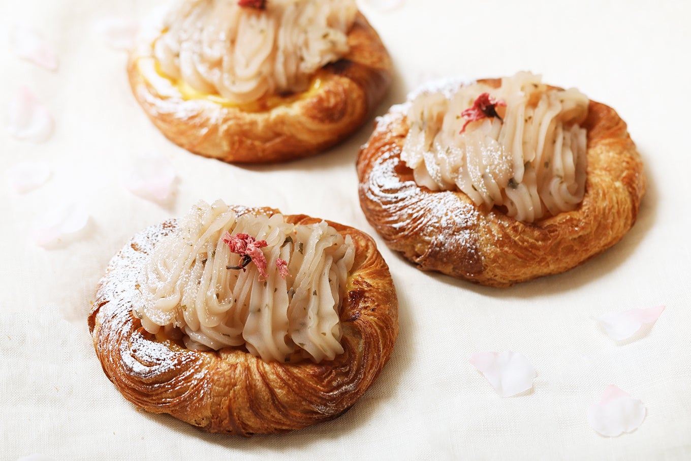 【3/1から新発売！世代問わず愛される”チョコバナナ”フレーバー】名古屋発、東京・自由が丘でも話題の「baguette rabbit（バゲットラビット）」より、「チョコとバナナのブール」が春限定で登場