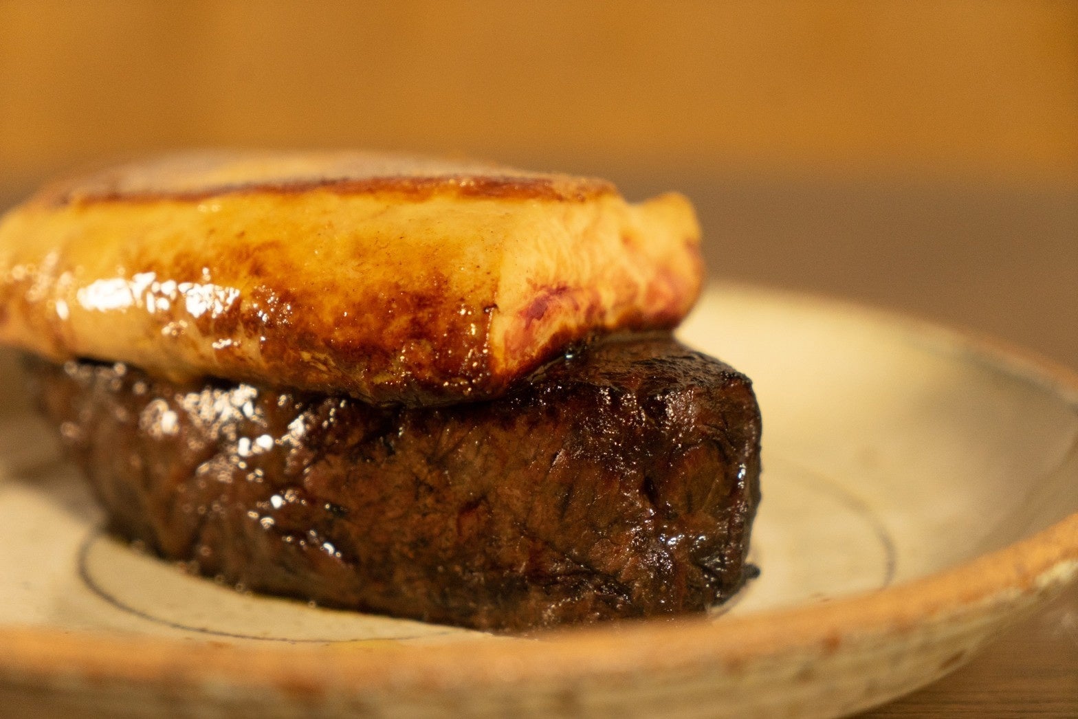 肉厚フォアグラと黒毛和牛の薪焼ステーキ「ご褒美に極上の祝い肉を！」