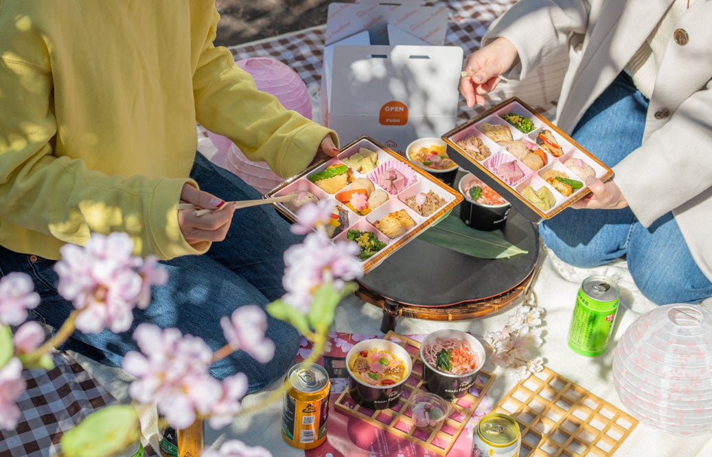 コロナ禍の影響を受けた20～23歳の新成人やさまざまな20周年を祝う特別プラン！写真館での記念撮影や、ドンペリなどから選べるボトルシャンパンが付いた4名様20万円の「セレブレイト 20」