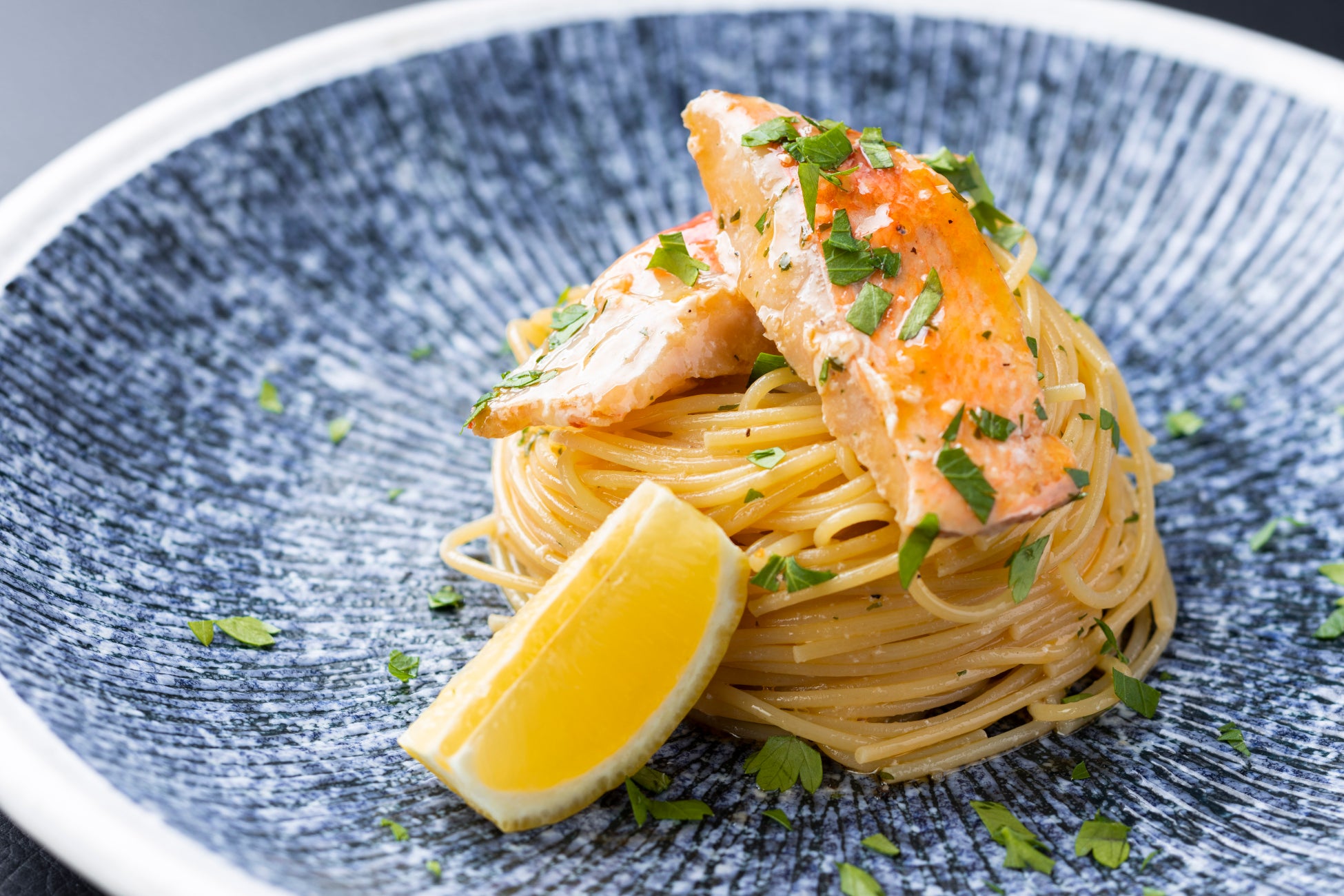 『Winart』2023年4月号の巻頭特集は「ペアリング探究 和食とワイン 合わせ方のコツ」。和食とのペアリングの考え方、コツを、ワイン&食のプロから学びます。3月3日(金)発売。