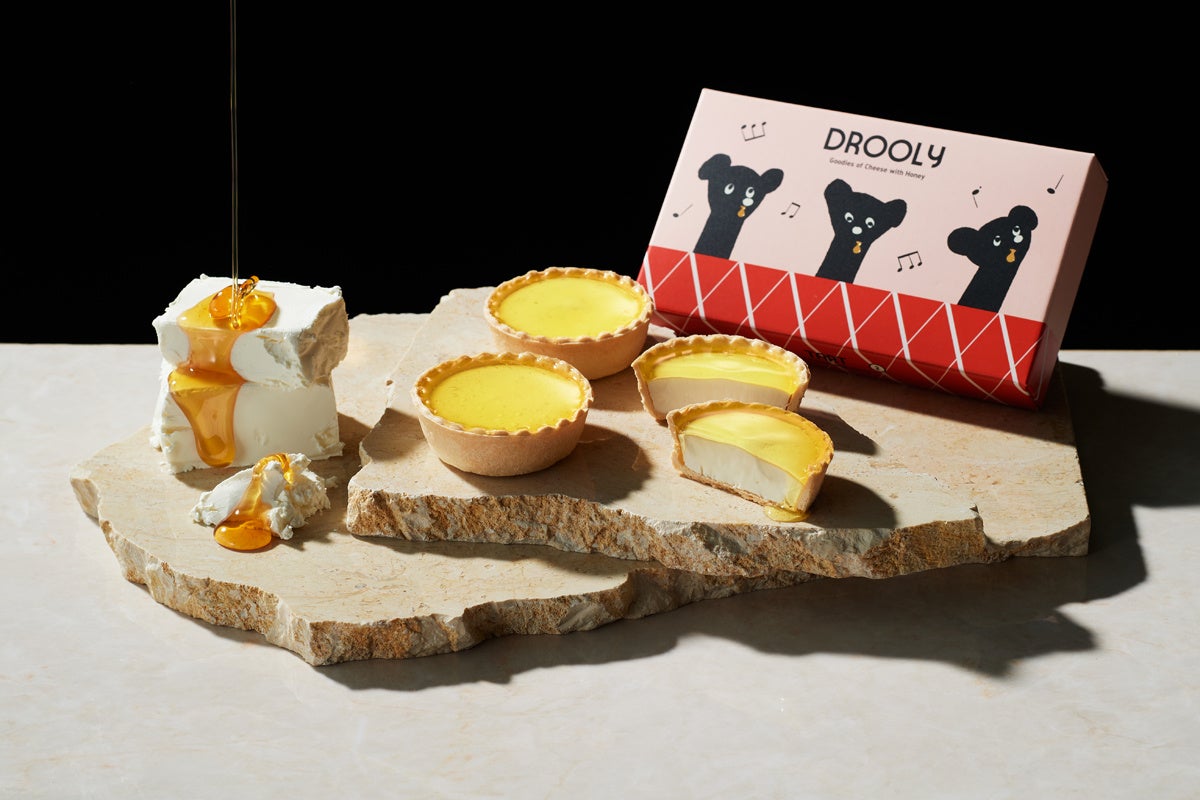 1周年記念！とろ〜りツヤツヤ、チーズ×蜂蜜×レモン風味が絶品！大阪で大人気の【DROOLY(ドローリー)】から、「ハニーチーズタルト〔クリームチーズwithハニー〕」を新発売致します！