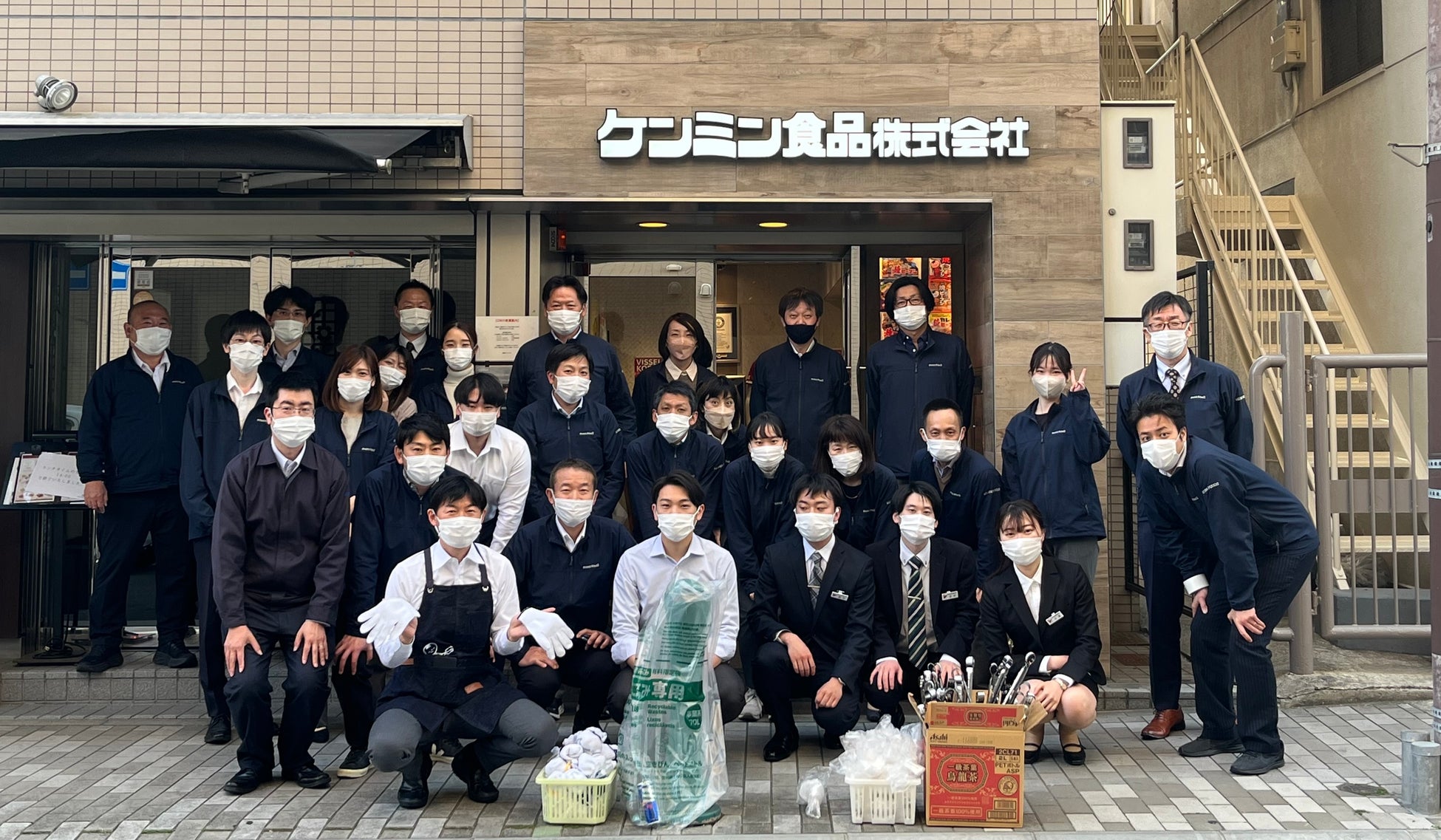 地域への感謝の気持ちを込めて新入社員が神戸・栄町にある「乙仲通(おつなかどおり)」を清掃