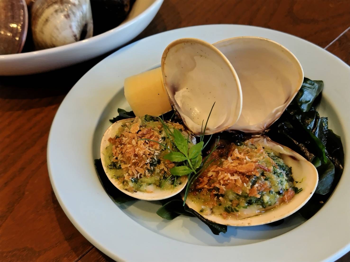 「肉の老舗 柿安」×「ちびまる子ちゃん」がコラボレーション
母の日にぴったり!期間限定『すみれのすき焼重』登場
2023年4月17日(月)から販売開始