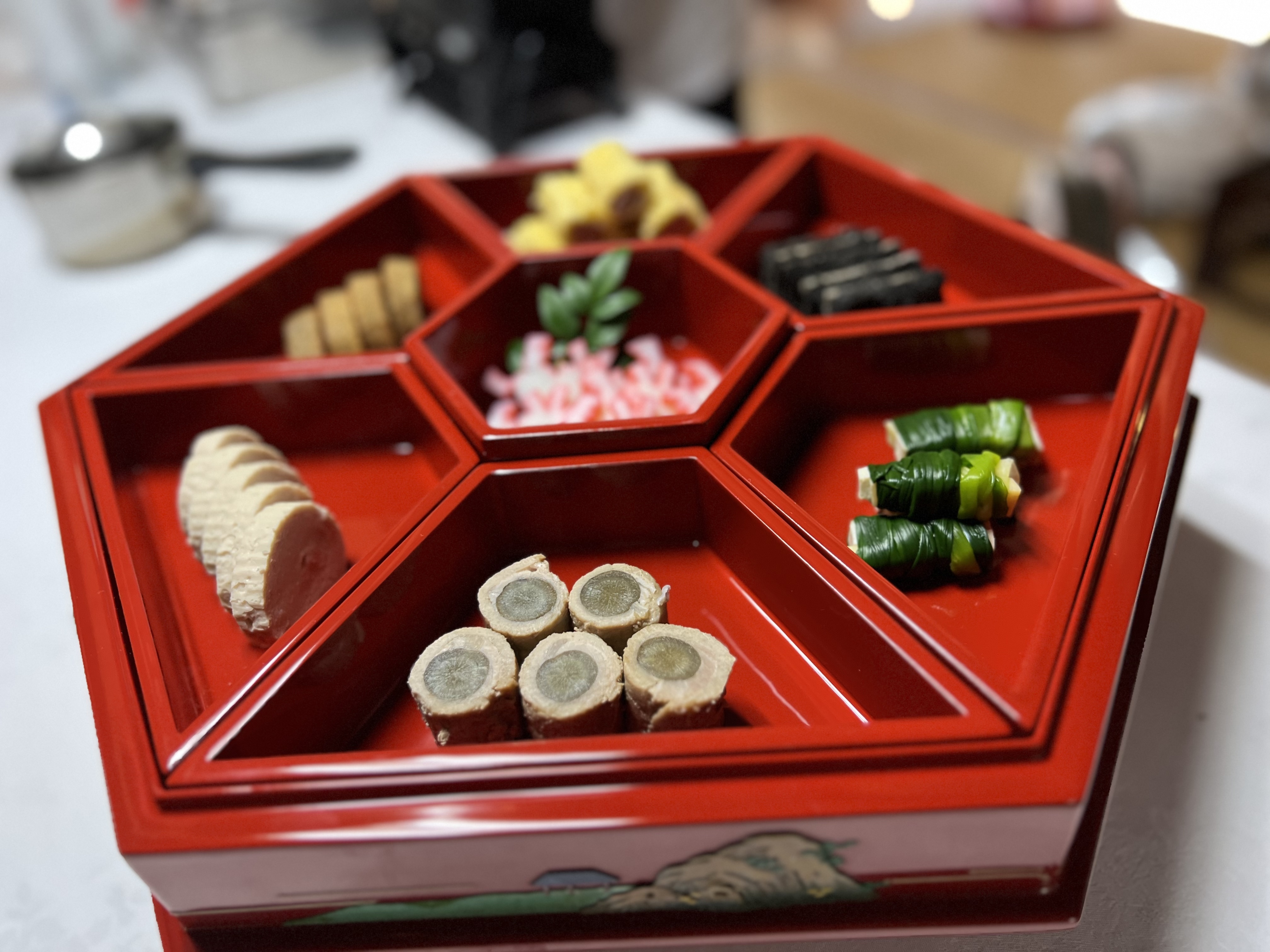 琉球料理伝承人が表現する「琉球宮廷料理」を
体験できるプランの提供を5月から実施