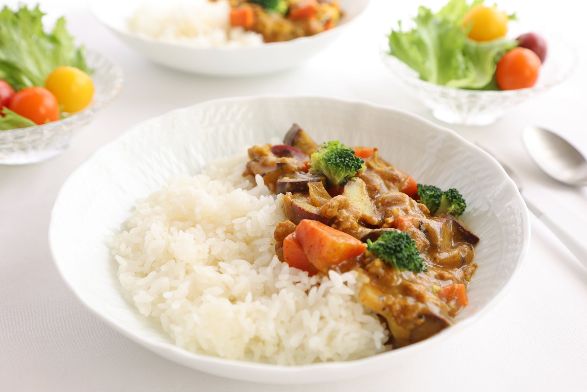 クロワッサンラスクで有名なCAFE OHZANが
保冷バッグを4月20日(木)から発売