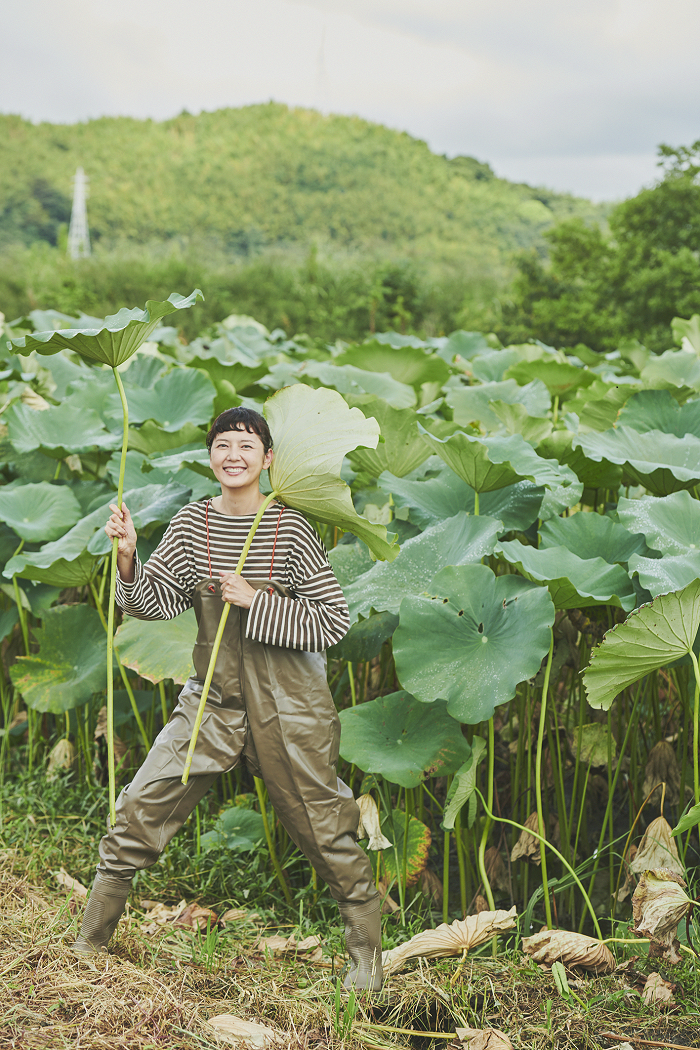 フードブランド「野菜をMOTTO」　
女優・モデルとして活躍する菊池亜希子さんを編集長に迎えた
“スープのようにまるごと飲み干したくなる”マガジン
「whole(ホール)」を4月27日(木)より配布開始！