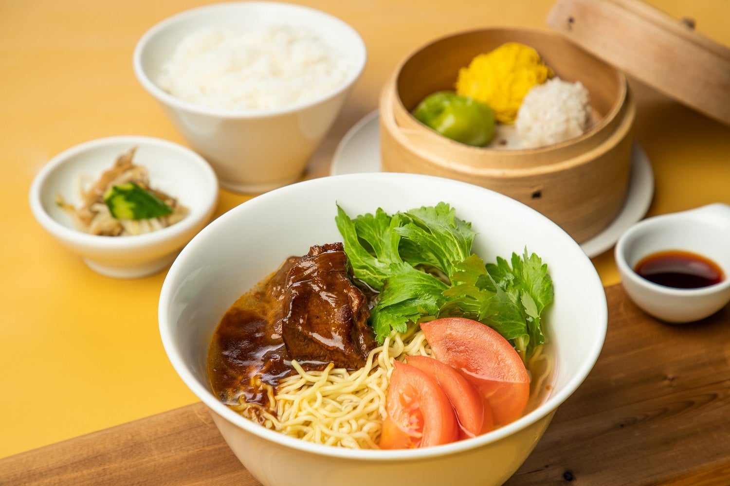 「5月限定ランチ」は台湾を代表する鉄板グルメ『台湾牛肉麺と3種の点心セット』が登場！～銀座バグースプレイス～