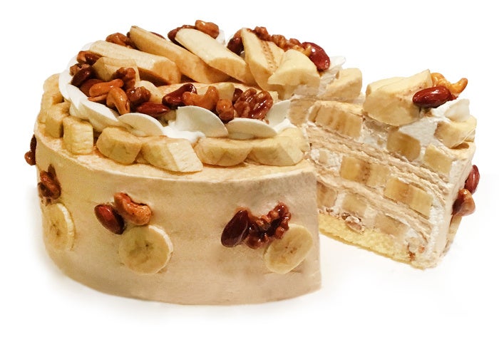 カフェコムサは毎月3日がミルクレープの日！5月は「バナナとキャラメルナッツのミルクレープ」が登場