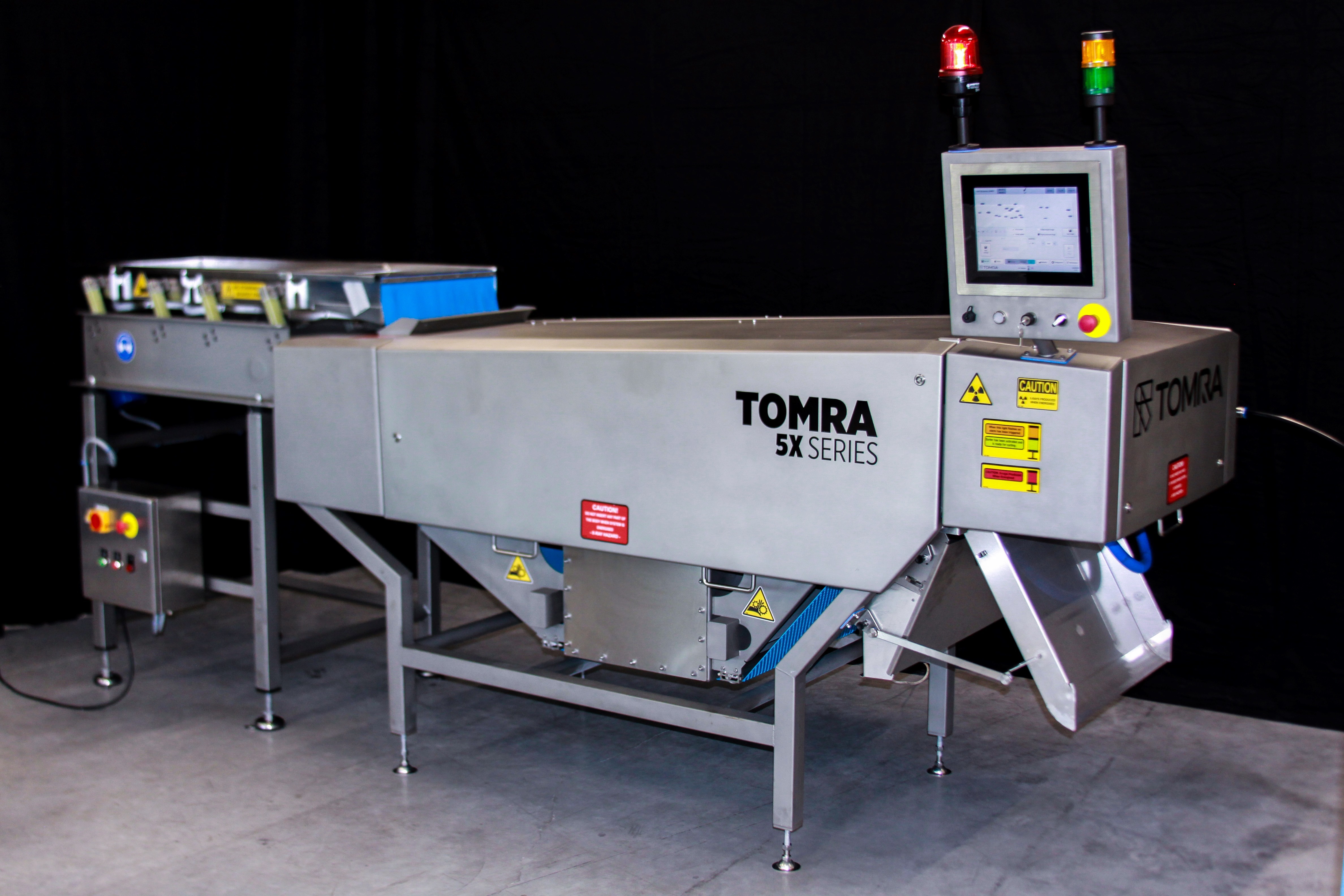 3日間で5,218個販売！ミートボール＆めんちかつ
テイクアウト専門店「肉玉とめんち」が、からあげ専門店
「からあげ原人」併設店として横浜・鶴ヶ峰に
5月12日(金)グランドオープン！