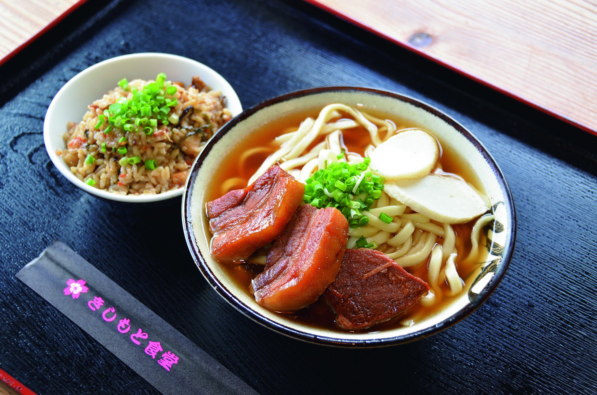 【Eggs ’n Things】旬のメロンを贅沢にのせたメニューが登場！「メロン de パンケーキ」「小エビとアボカドのタルティーヌ」5月23日（火）～6月30日（金）まで販売