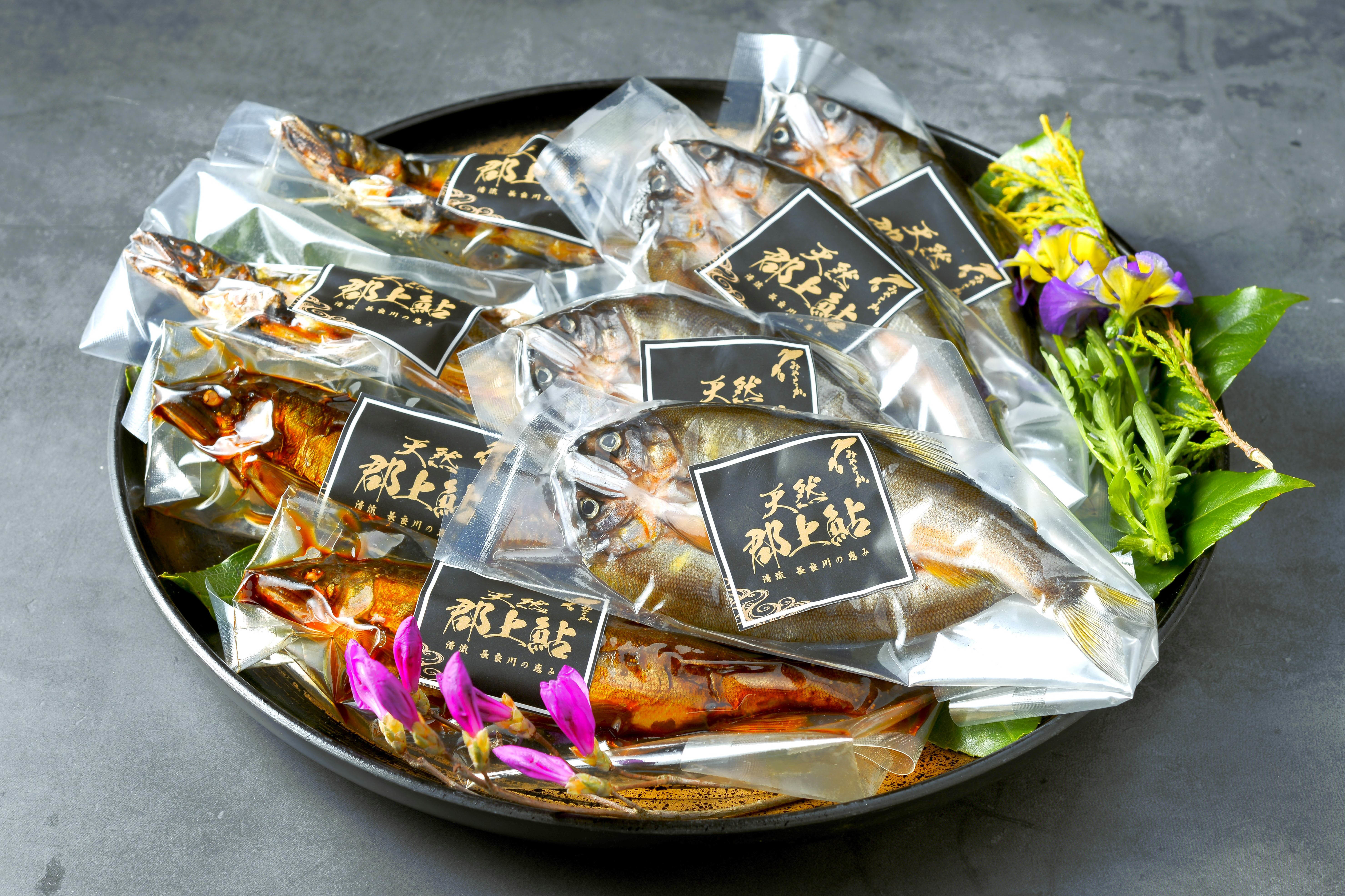 岐阜県「天然鮎みやちか」が専門店の味を自宅へお届け！
Amazonで5月13日販売スタート！ギフトにも最適！
特殊冷凍された天然鮎商品は温めるだけで食卓を華やかに彩る！