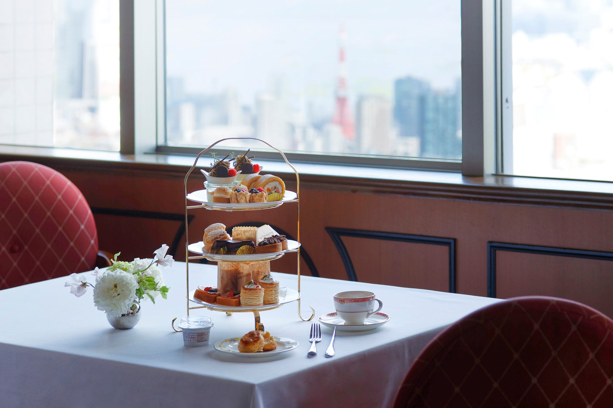 【ウェスティンホテル東京】最上階「ビクターズ」の優雅な空間で楽しむアフタヌーンティー　２か月限定『Stellar Afternoon Tea at the Top』