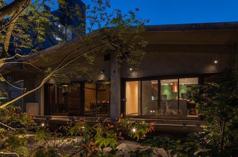 トマト＆オニオンがレトロ喫茶に！？贅沢な『メロンデザート』のフェアがスタート