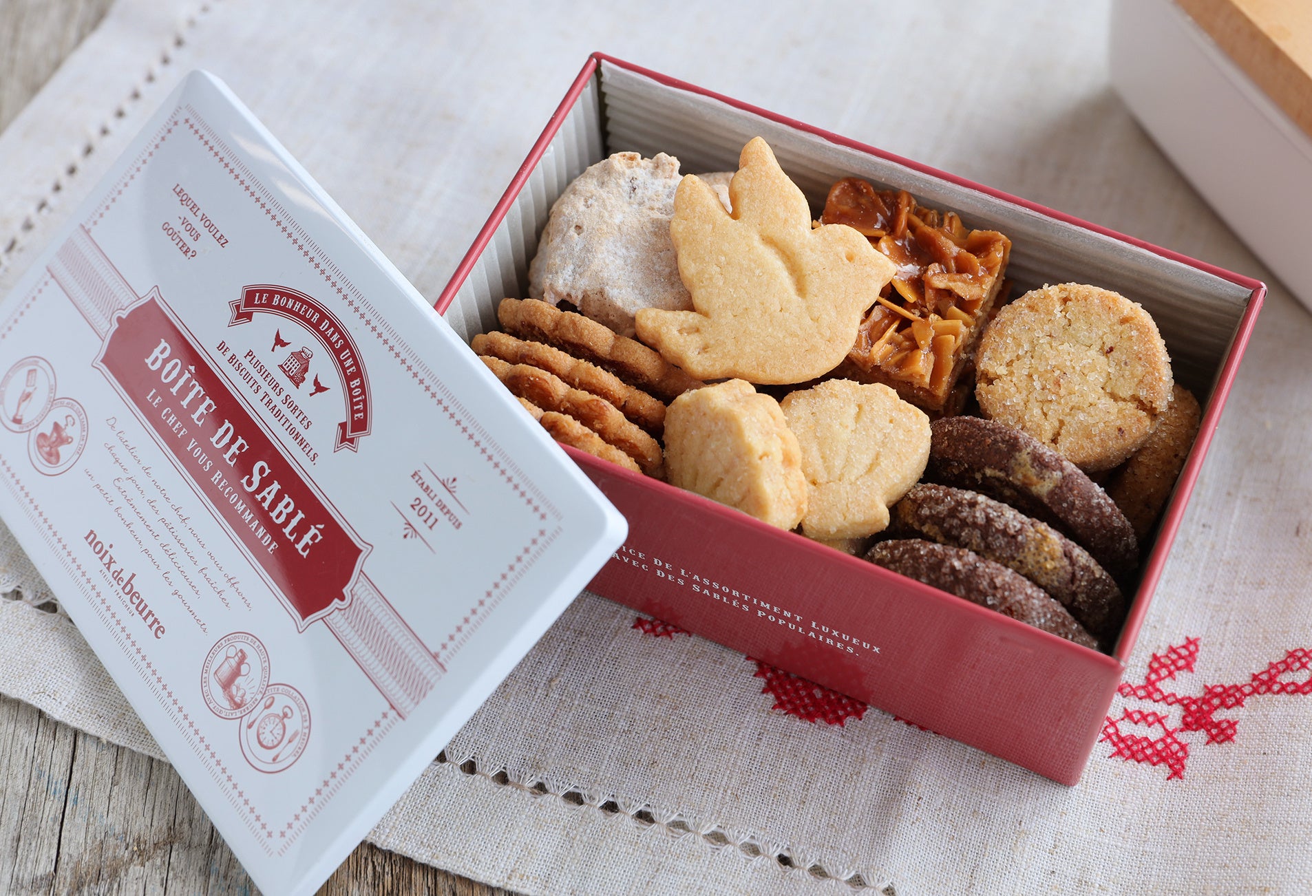 利用者が開発協力の7商品が新発売　有機抹茶のロールケーキなど