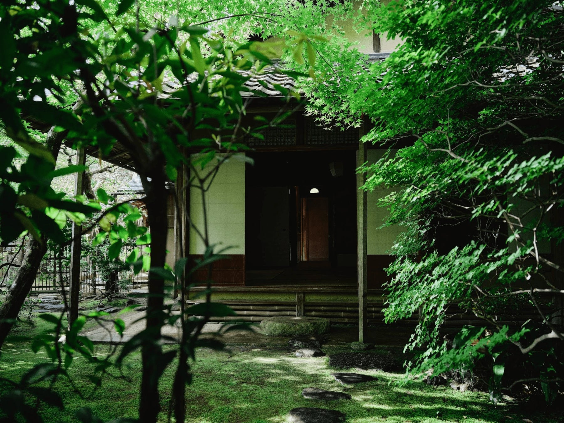 三重加藤牧場の松阪牛を”肉の老舗”柿安本店が提供します。