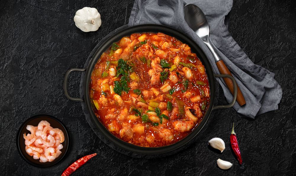 牛乳食パン専門店みるく、厳選した新鮮な牛乳を使用した
「牛乳屋さんのみるくシュークリーム」を販売開始