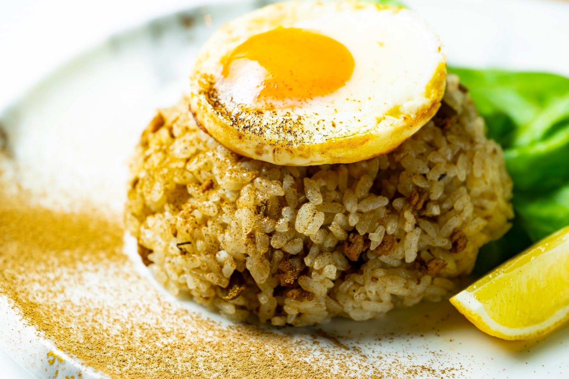 【カフェコムサ】スイカ界期待の新星！輝く黄金色の革命スイカ「金色羅皇」のケーキ