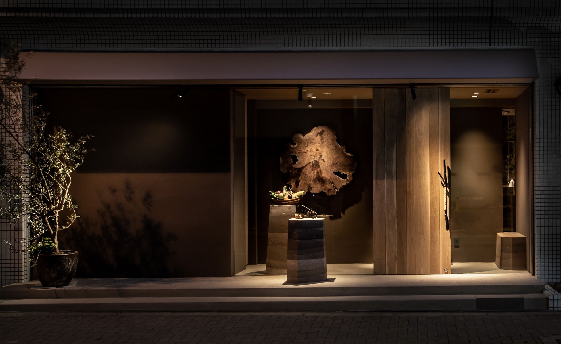 アメリカンハンバーガーショップ「J.S. BURGERS CAFE」がJapan Burger Championship 2023に挑み、トップ8に輝いた「奥深いチーズバーガー」を限定販売!