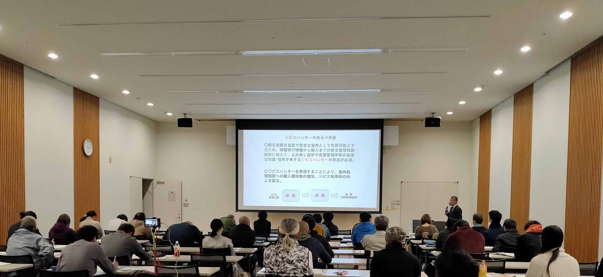 ファミリーマート限定「冷やして食べる とろけるくりーむパン 怪獣レモン」2023年7月18日（火）より販売開始