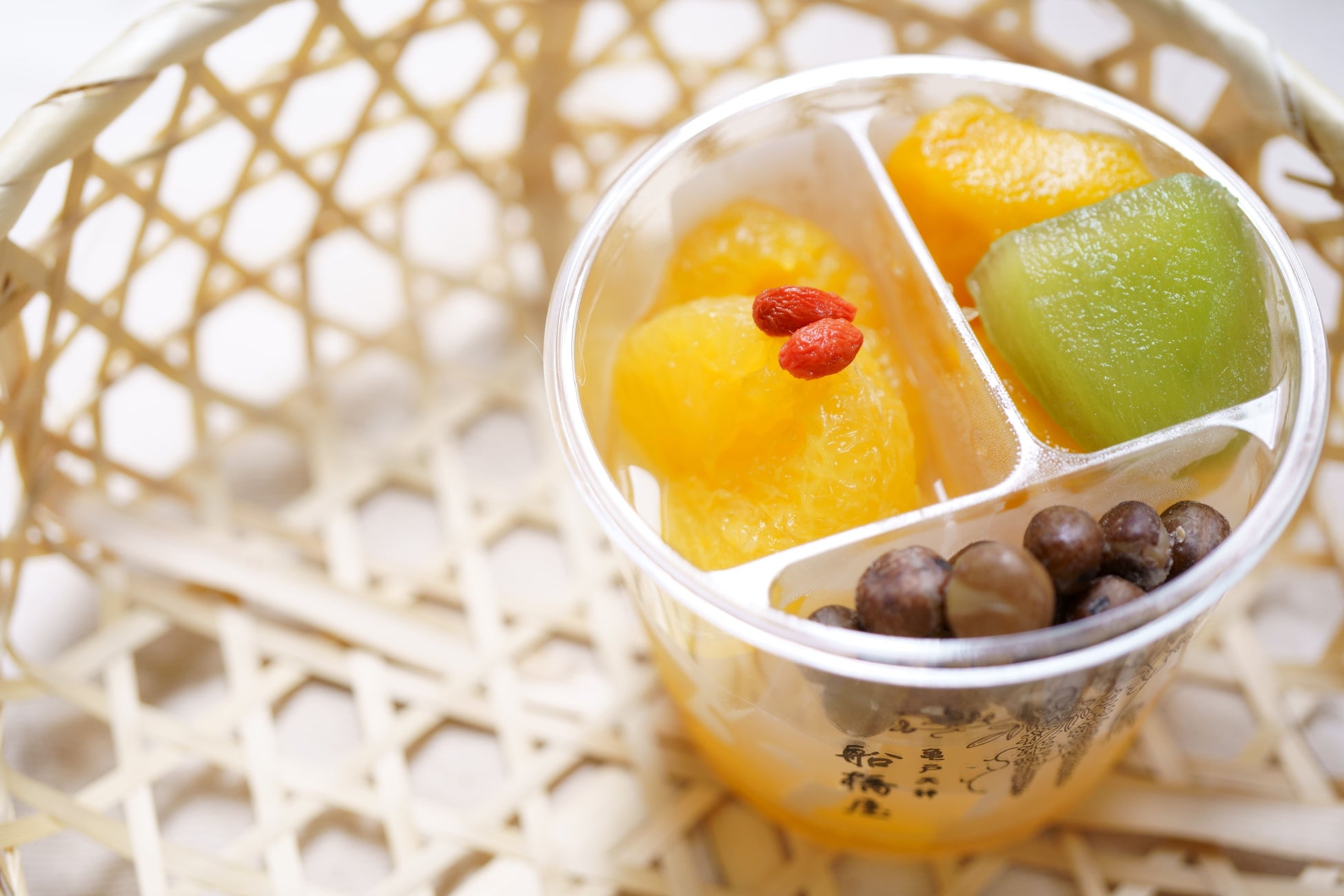 フルーツたっぷり！さっぱりジューシーな「甘夏みつ豆」で涼しげな夏を過ごしませんか。