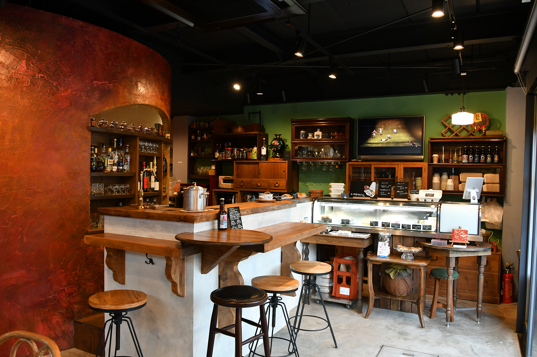劇団「地点」がプロデュースした京都の食堂
「タッパウェイ」がリニューアルオープン！
