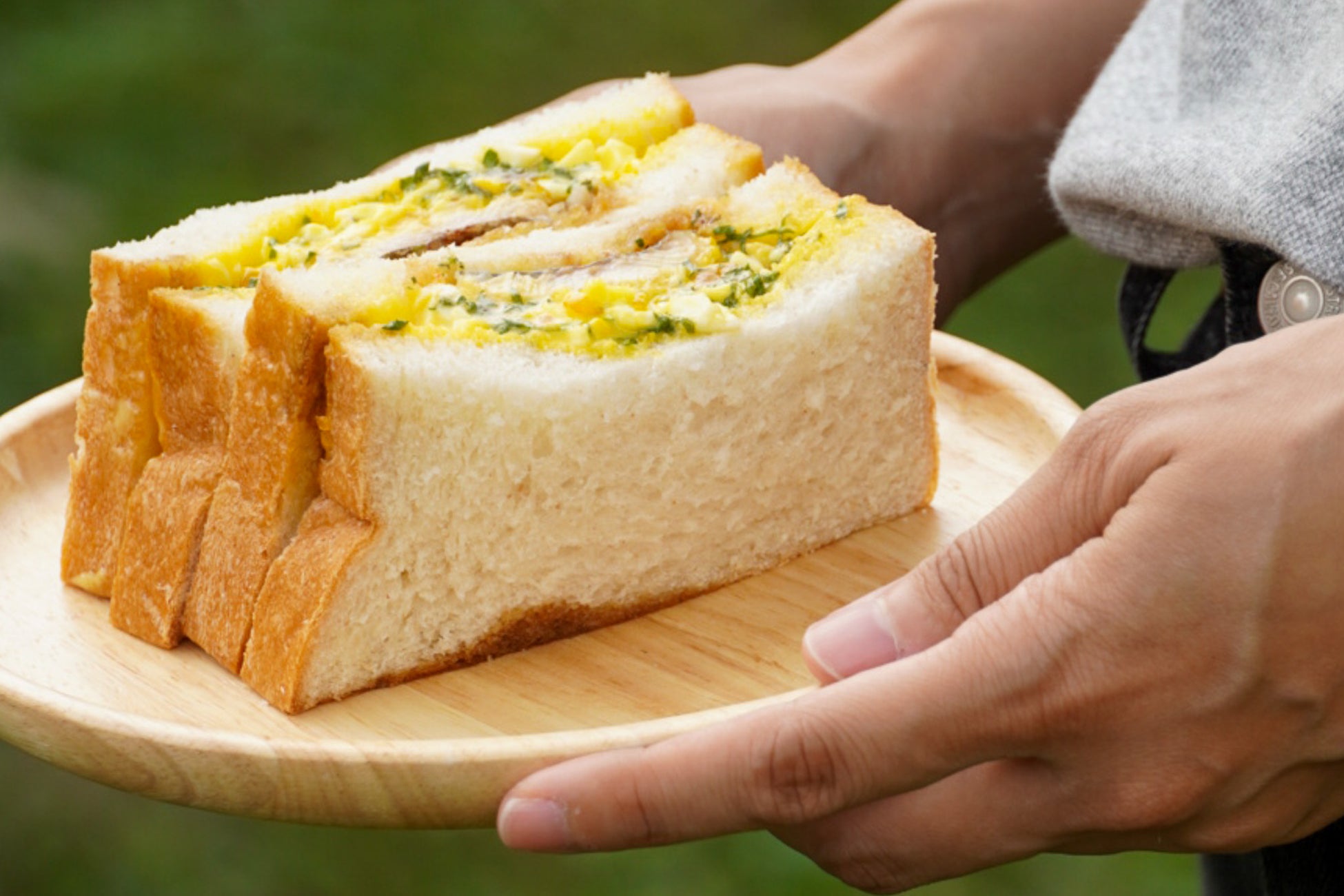 愛媛県滑床渓谷の恵みが詰まった夏限定ニジマスのサンドイッチが『森とパン』にて期間限定で新発売！