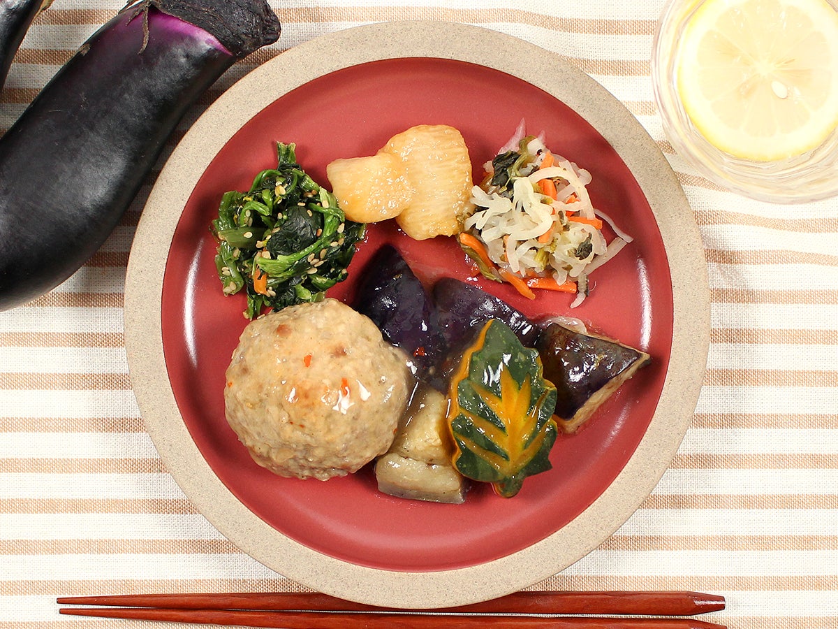 柚子胡椒が香る「肉団子と夏野菜の葛あんかけ」がナッシュから新発売