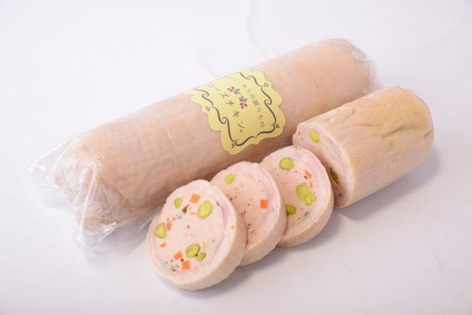 秋田県仙北市「山のはちみつ屋」にて古来より縁起が良いとされる
はちみつを巣ごと堪能できる『開運巣みつソフト』が新登場！