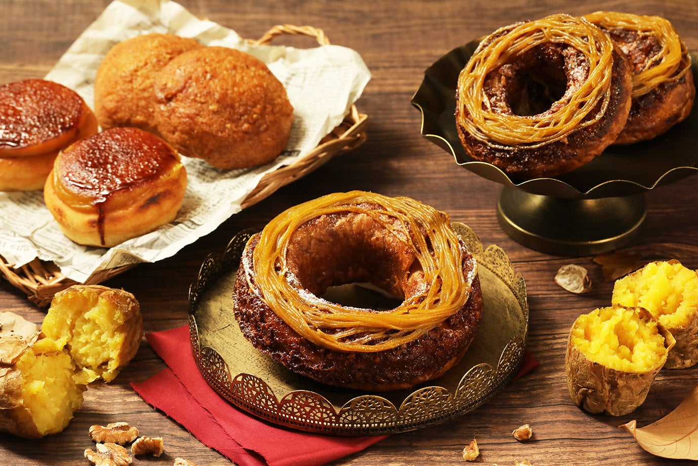 カフェコムサは毎月22日がショートケーキの日!8月は「桃とシャインマスカットのショートケーキ」が登場