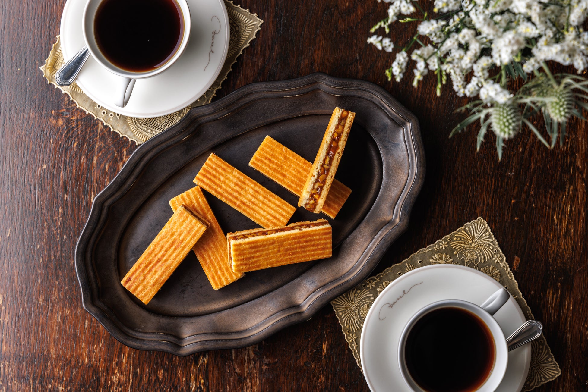 『HIGH CARD』彫刻ボトルが発売！　フィン＆クリスを特殊技術で再現したオシャレな雰囲気がたまらない逸品に