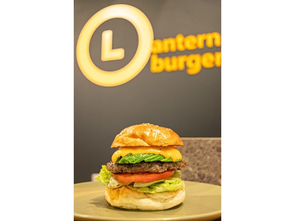 神楽坂の鉄板焼店発！グルメバーガー専門店「Lantern burger」　
東京・神楽坂に移転し9月22日グランドオープン