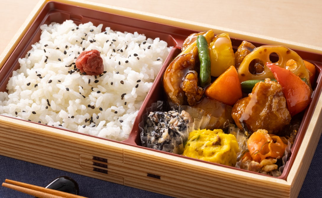 【東海大学 学生食堂 受託1周年記念】パティ3枚のメガバーガー「東海モンスター(仮称*)」限定販売！