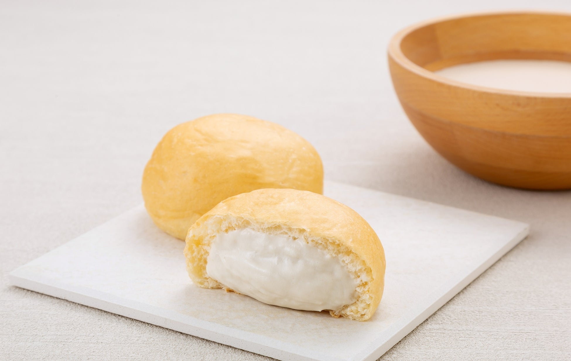 【八天堂×TULLY’S COFFEEコラボレーション】くりーむパン史上初、植物性素材プラントベースの「豆乳くりーむパン」を新発売